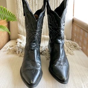 SOLD SOLD SOLD Black Vintage Cow Girl Boots